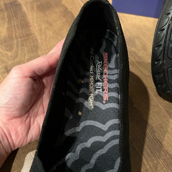 NIB Skechers black Relaxed fit slip on sneakers walking shoes 9.5 - Picture 4 of 5